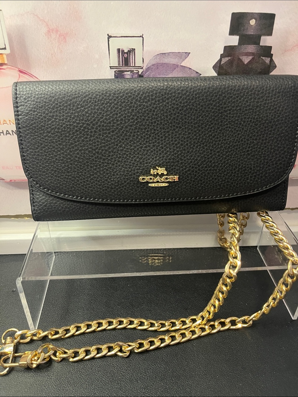 Coach Black Pebbled Leather EUC with ✨FREE crossbody Gold Chain